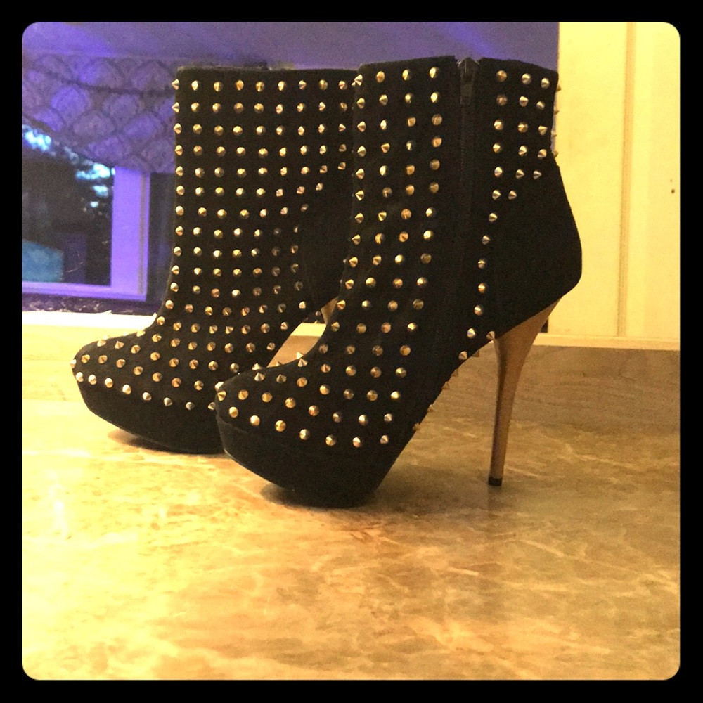 Spiked platform Boots <3